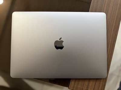 Macbook Pro 2020, 13 Inches, Four Thunderbolt 3 Ports