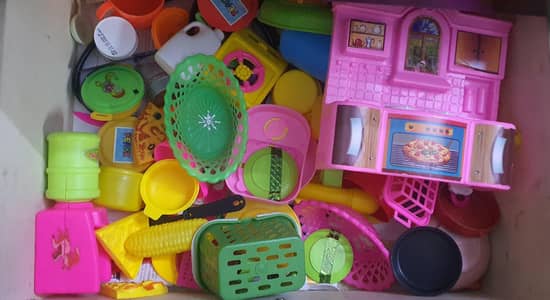 PLAYING KITCHEN SET 4 SALE !