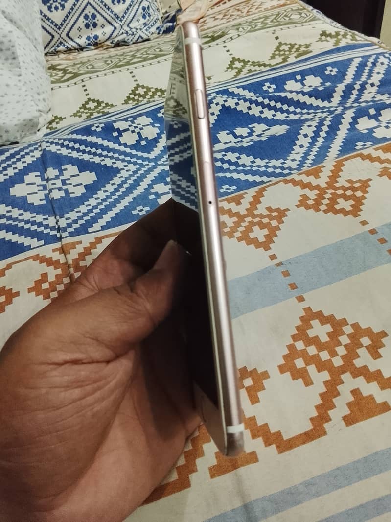 Apple iPhone 6S Plus 2