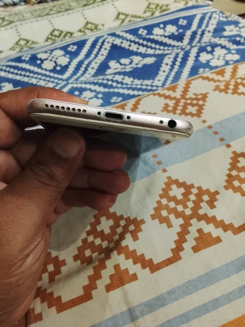 Apple iPhone 6S Plus 4
