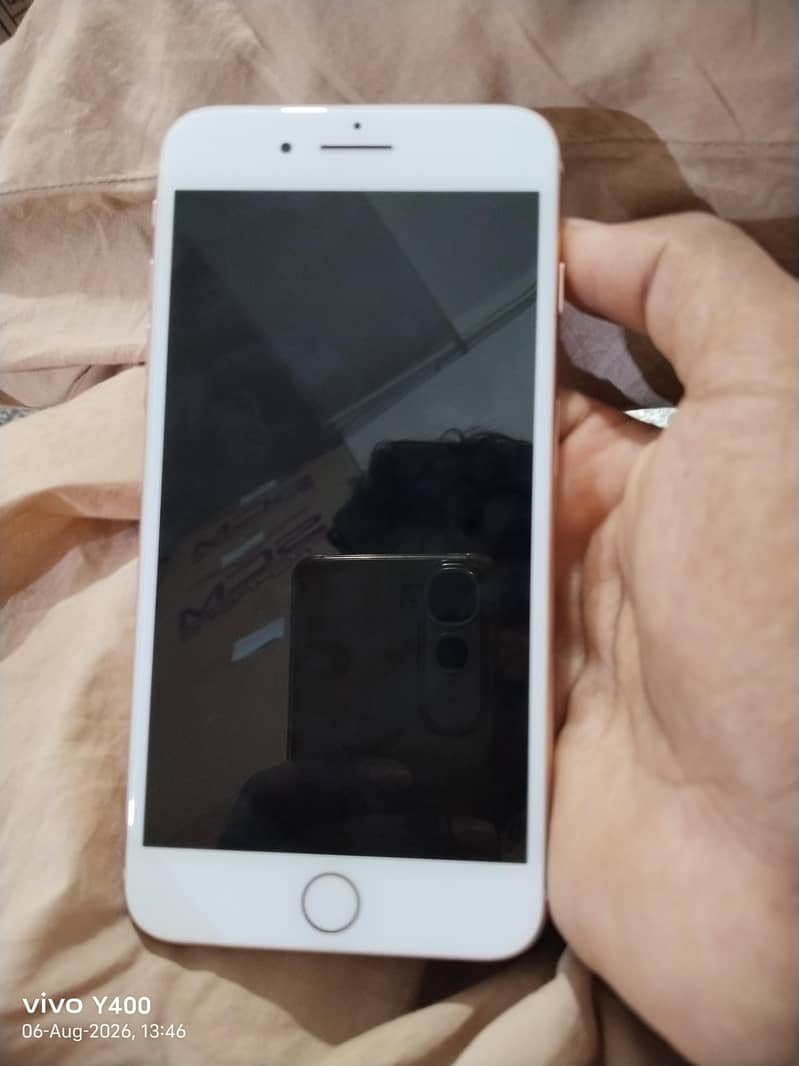 Apple iPhone 8 Plus 1