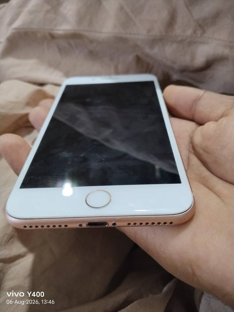 Apple iPhone 8 Plus 3