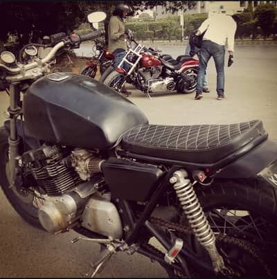 Suzuki GS-750p cafe racer