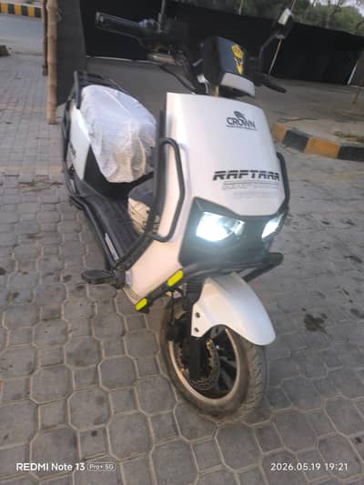 Crown Raftaar Pro azadi Offer just for 1 day. white Mint condition