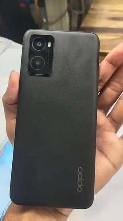 OPPO A76 1