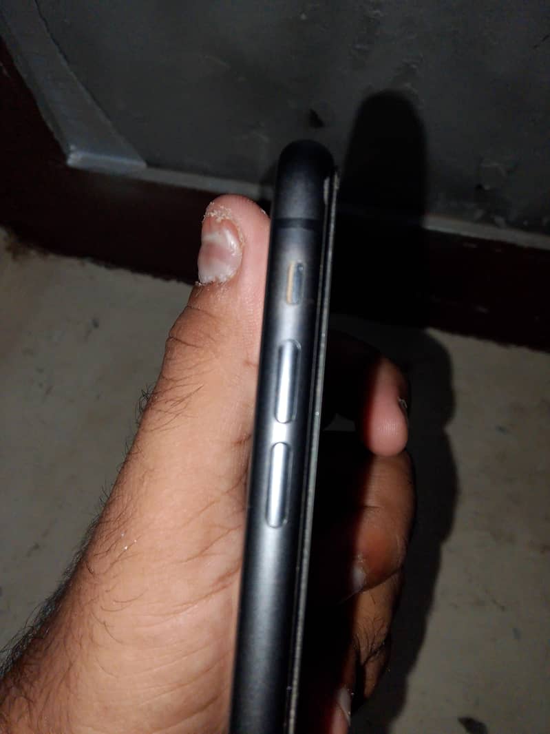 Apple iPhone 11 3