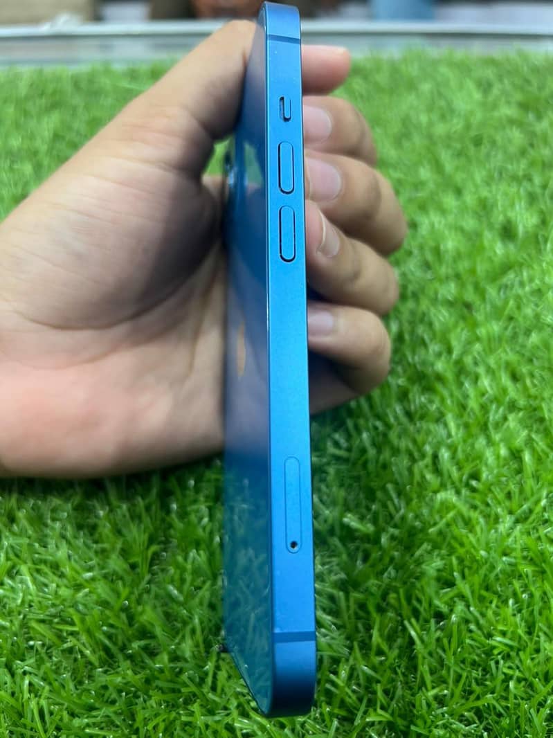 Apple iPhone 13 2