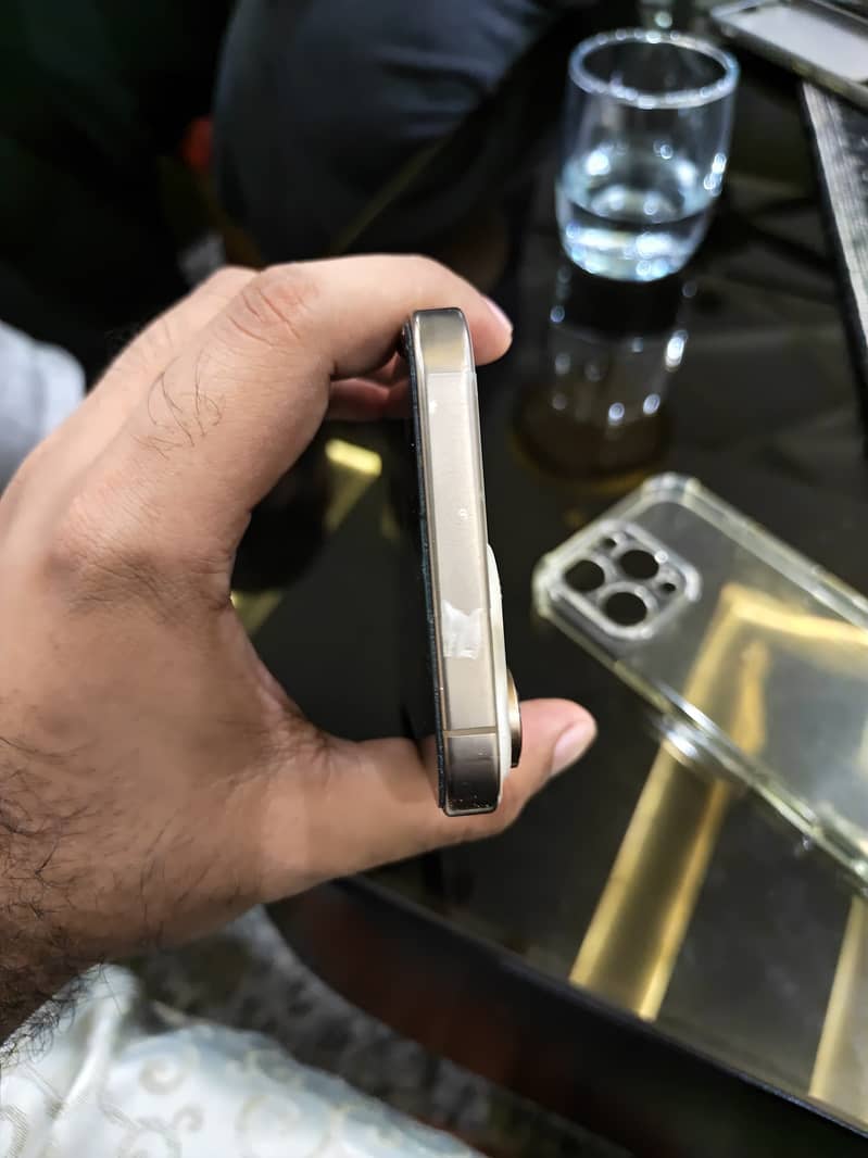 Apple iPhone 16 Pro Max 2