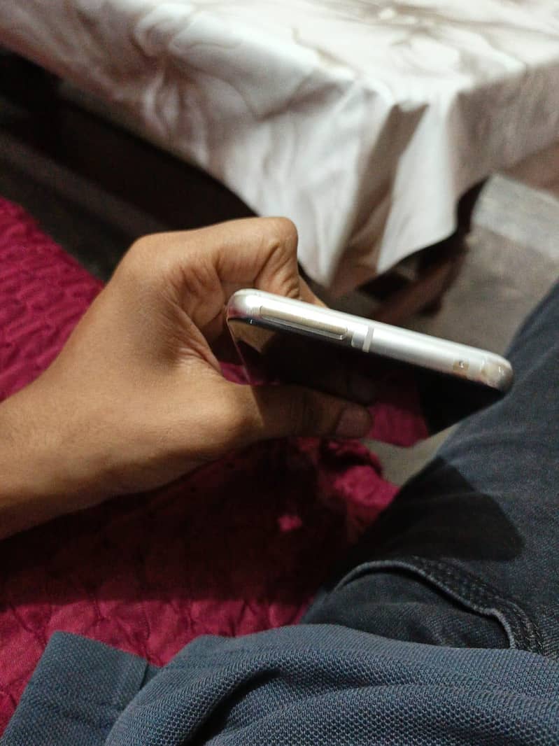 Google Pixel 8 Pro doted 6