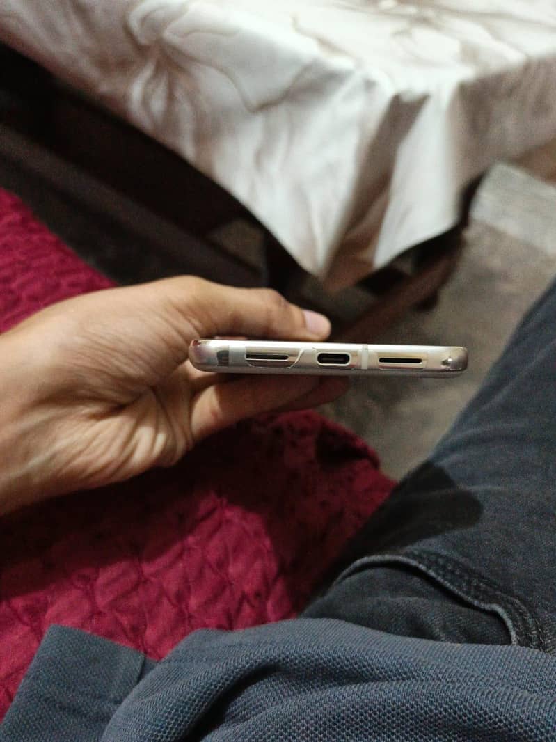 Google Pixel 8 Pro doted 7
