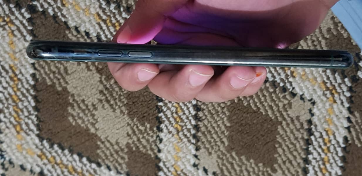 Apple iPhone 11 Pro Max 4
