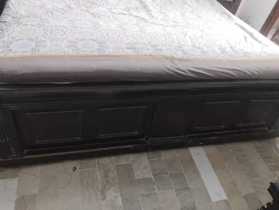 bed and dressing table
