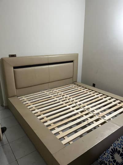 Bed Set New Used almost 2 months Use without matress