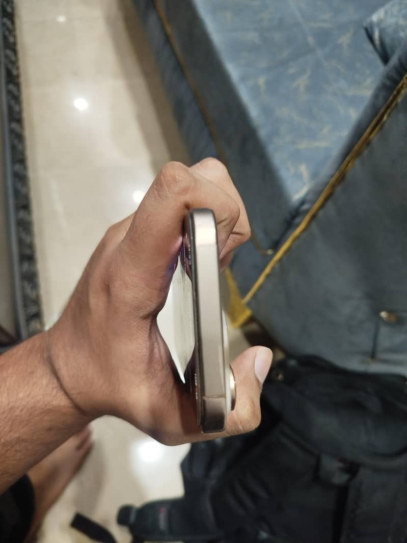 Apple iPhone 16 Pro Max 5
