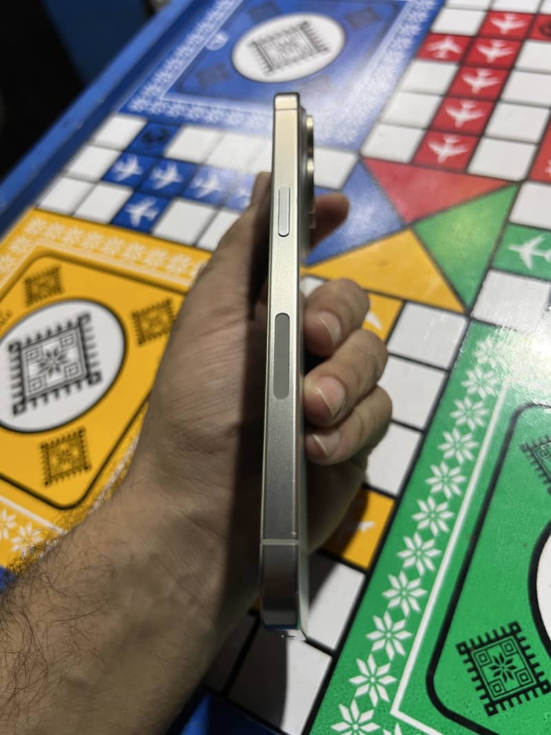 Apple iPhone 15 Pro Max 3
