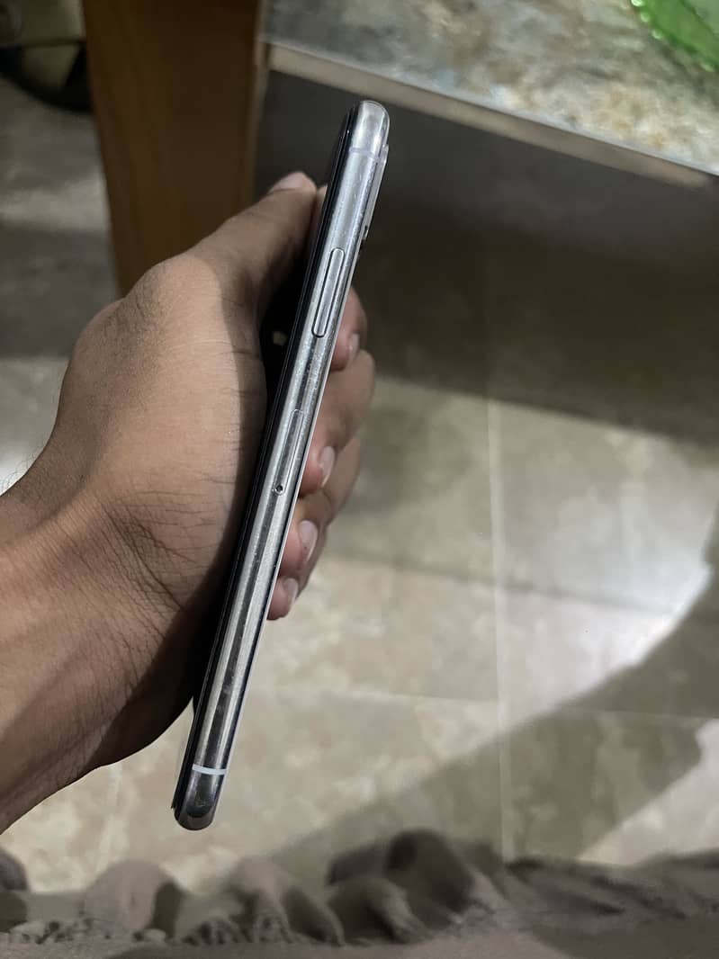 Apple iPhone X 3