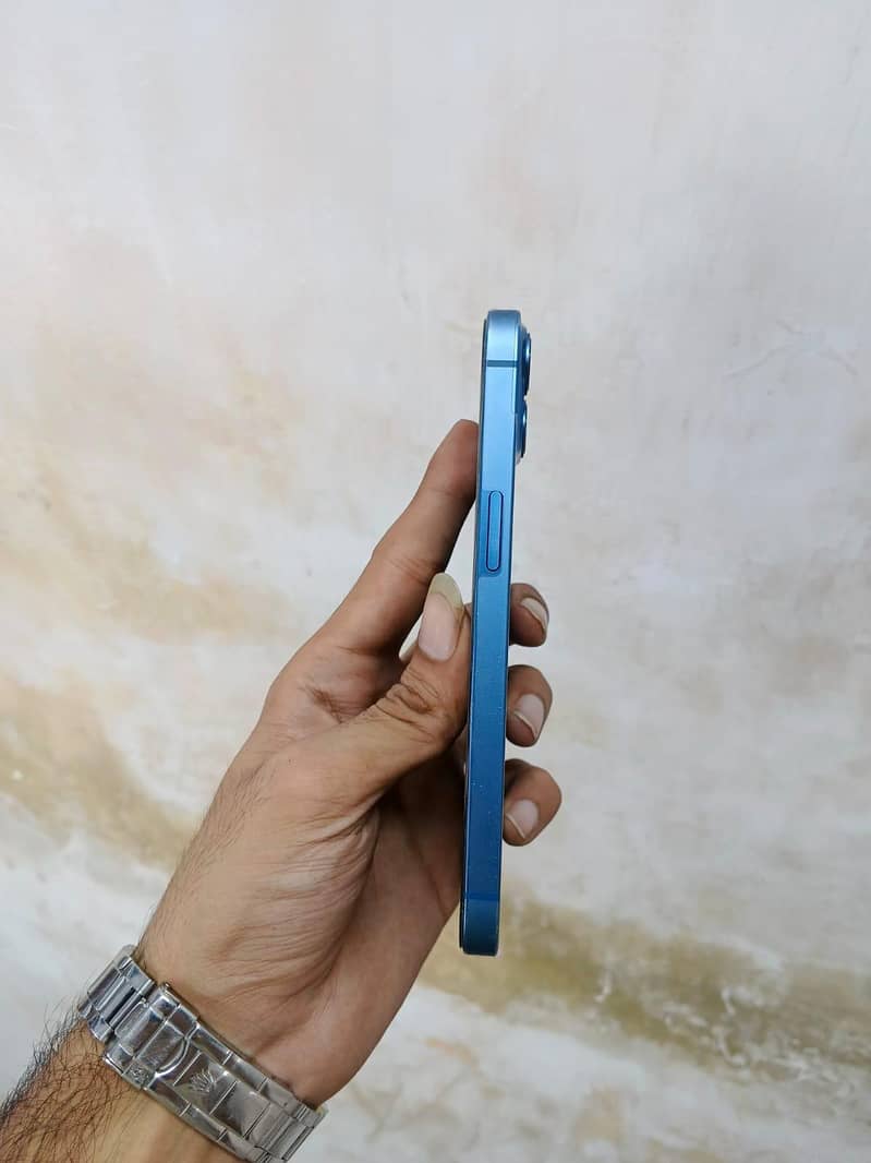 Apple iPhone 13 1