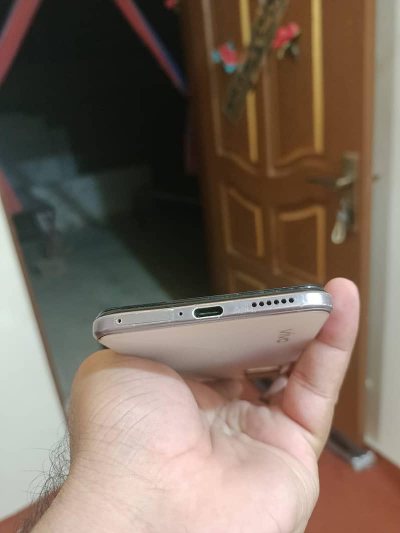 Vivo V21 4