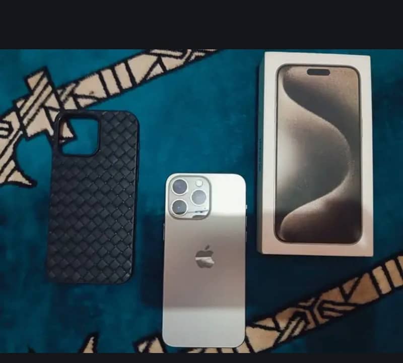 Apple iPhone 15 Pro Max 2