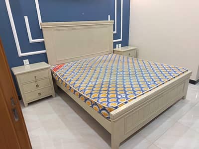 simple Queen size bed with good condition