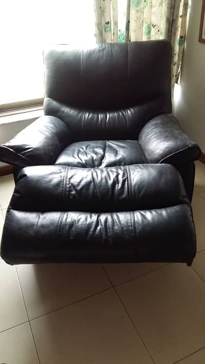 XTRA Comfort - Genuine Leather Black Recliner Sofa (Price negotiable)