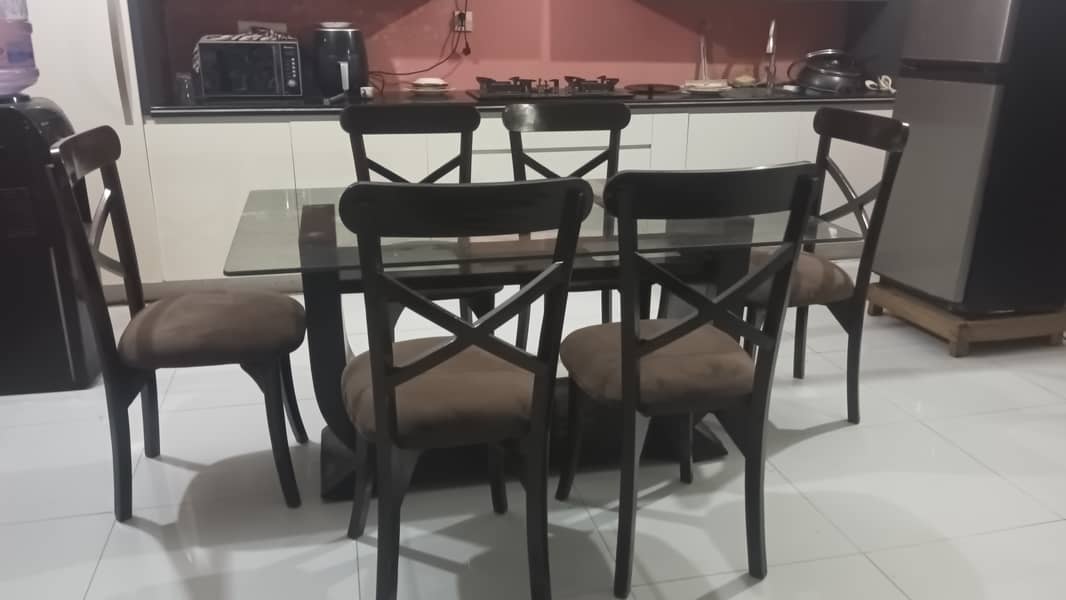 Dining table 0
