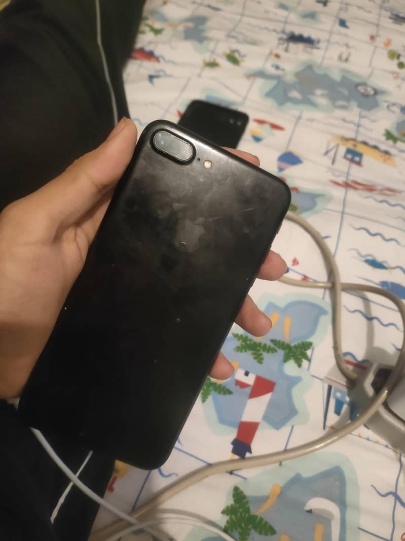 Apple iPhone 7 Plus 2