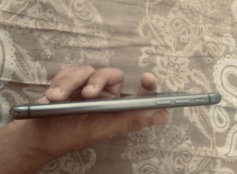 Apple iPhone 11 3