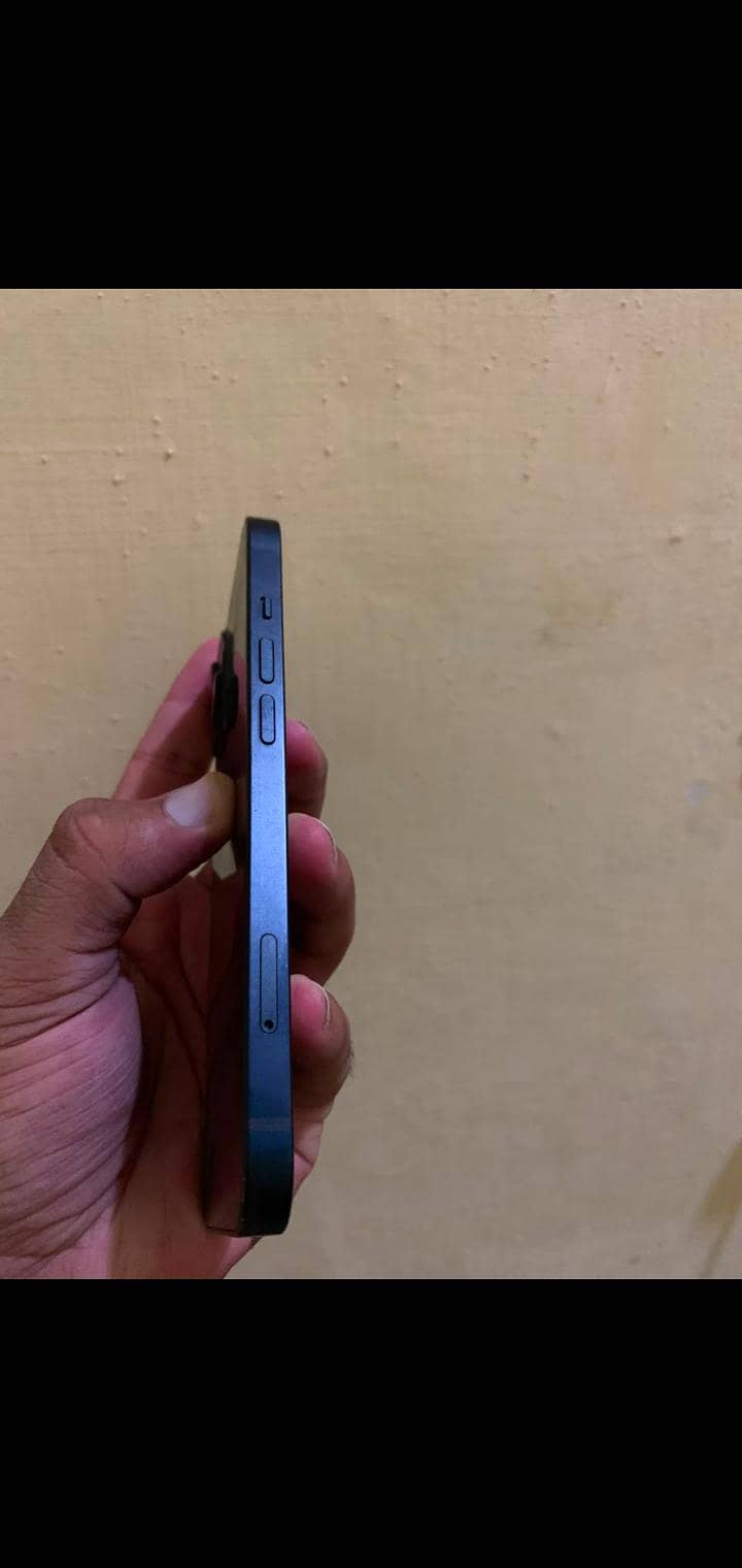 Apple iPhone 13 4