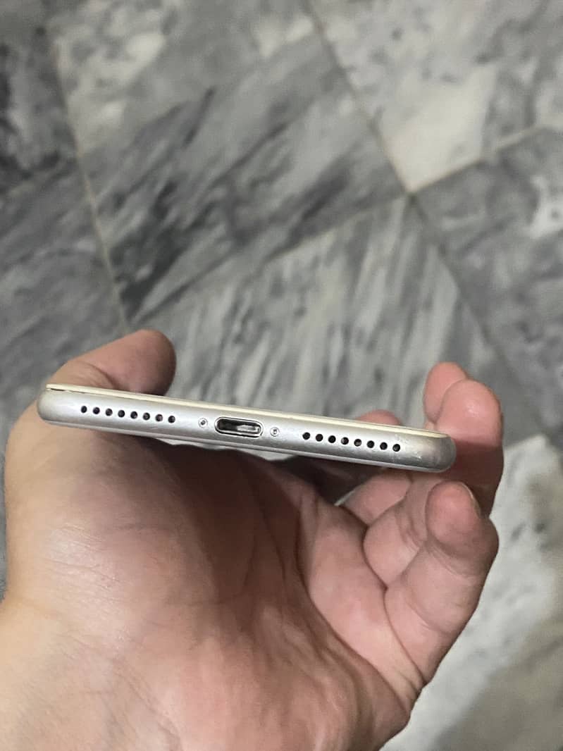 Apple iPhone 7 Plus 6
