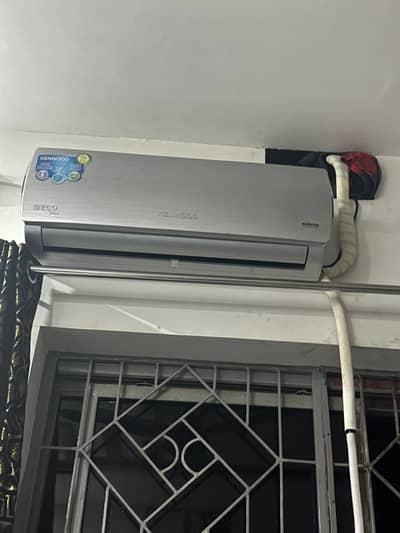 Kenwood ecoplus 1ton. Coolng ok he. Gas. Wagera bhi ok he