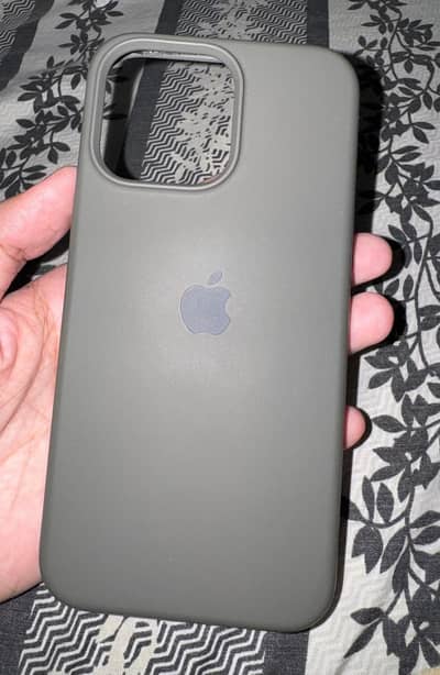 iPhone 15 pro max Silicone Case with Microfiber Fabric-Neat Condition