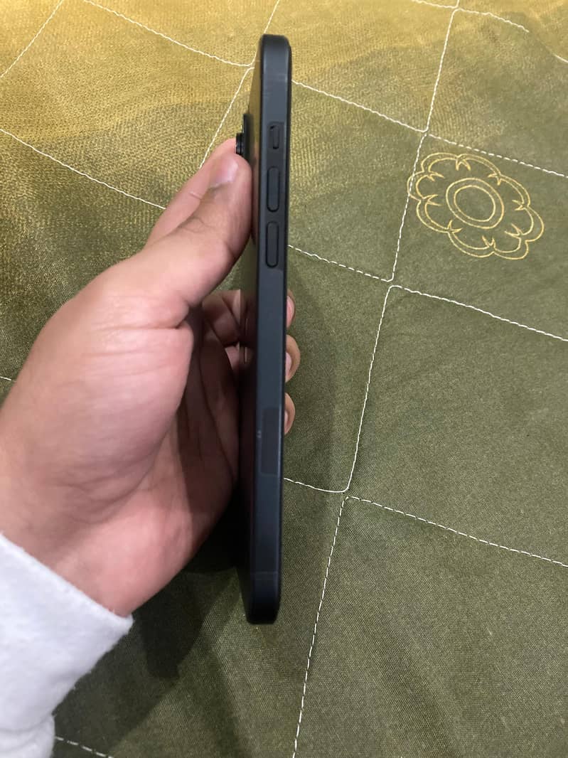 Apple iPhone 15 plus 1