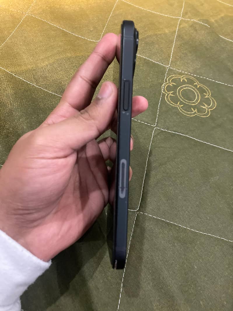 Apple iPhone 15 plus 3