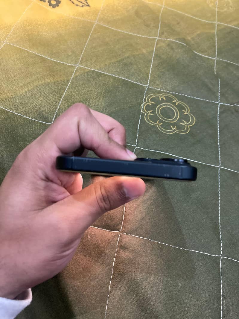 Apple iPhone 15 plus 4