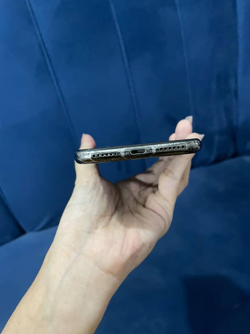 Apple iPhone X 3
