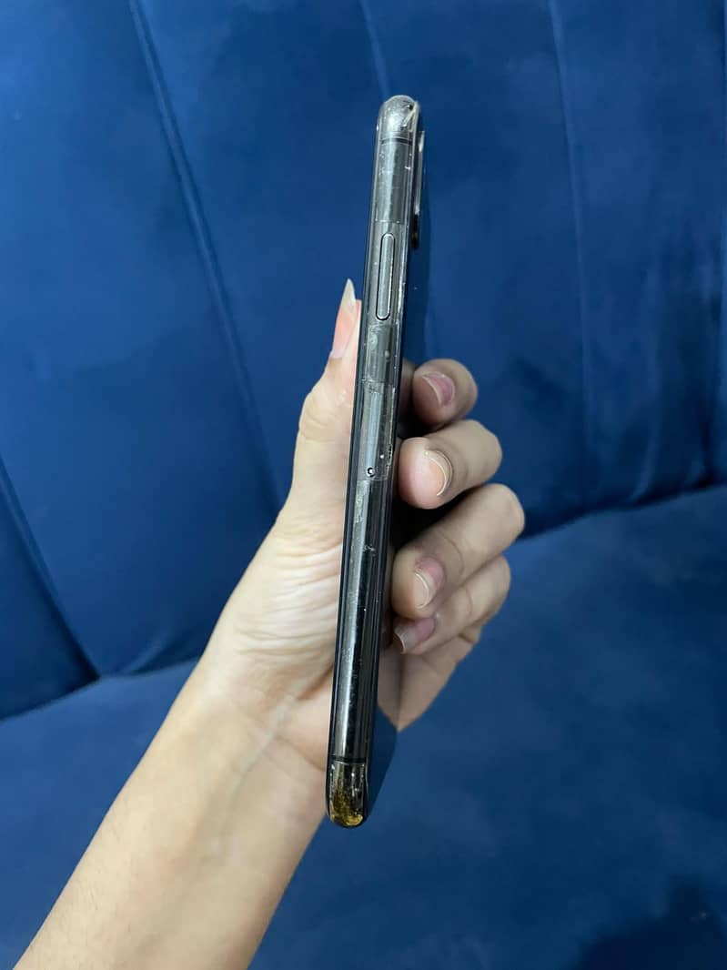 Apple iPhone X 4