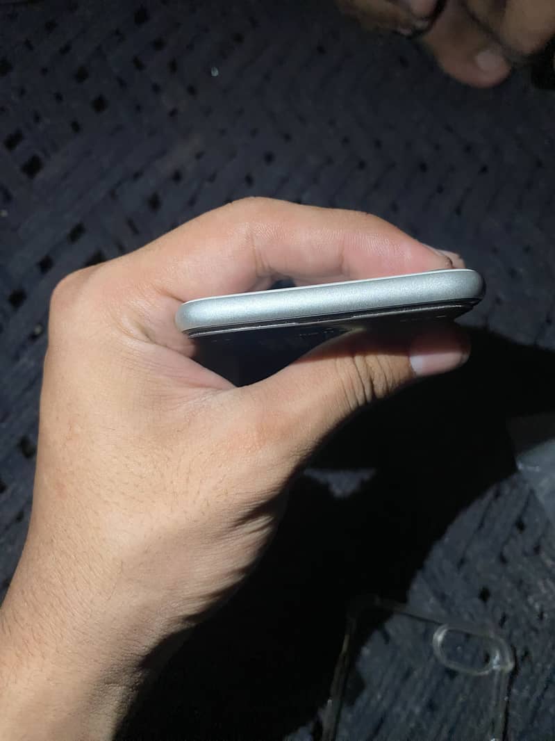 Apple iPhone SE 8