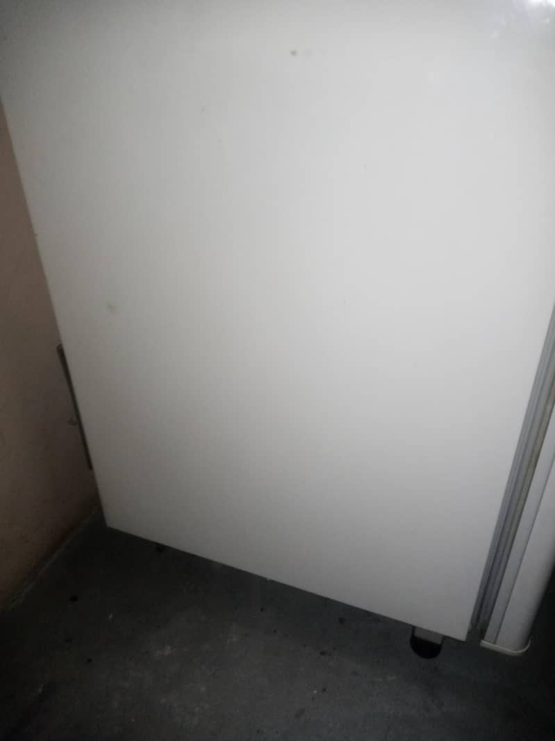 Refrigerator 10