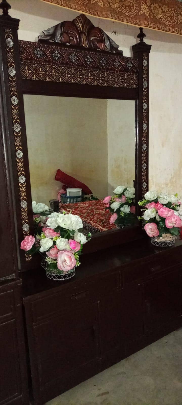 bed dressing table showcase 2
