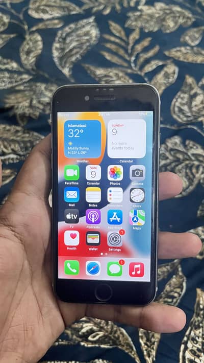 Iphone 6s he bohat achi 10/10condition he