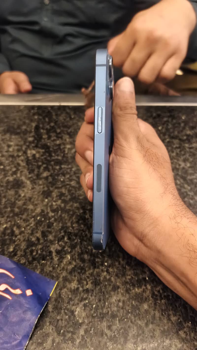 Apple iPhone 13 7