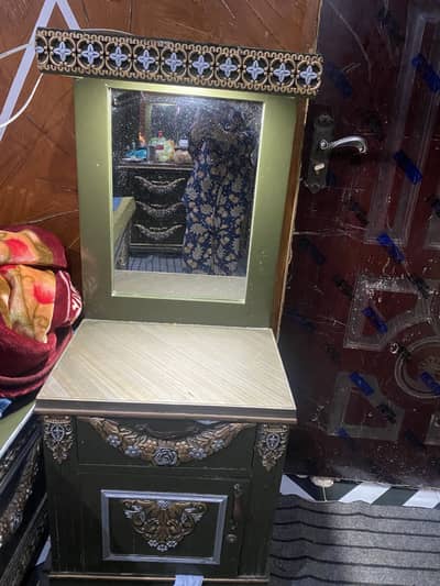 Bed set and. Dressing installed lights