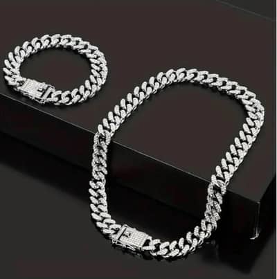Karan aujla trending article silver stone 