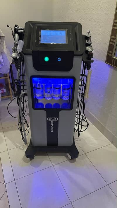 Hydra Facial machine