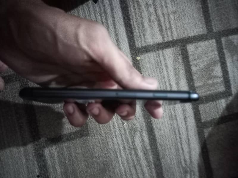 Apple iPhone 8 read description 2