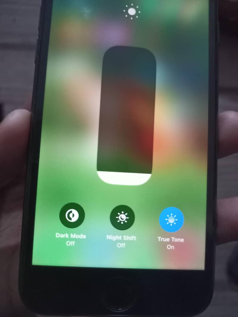 Apple iPhone 8 read description 7