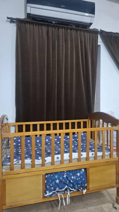baby cot