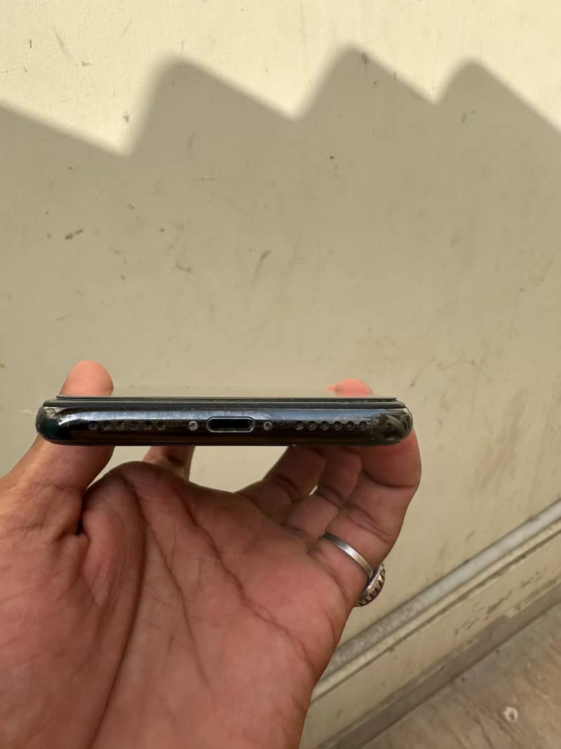 Apple iPhone X 4