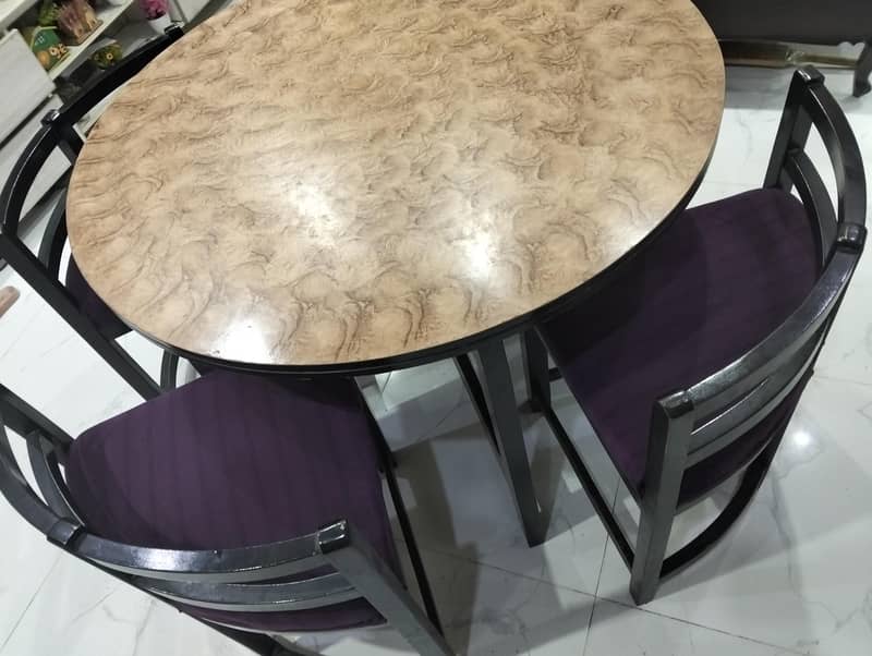Round table 4